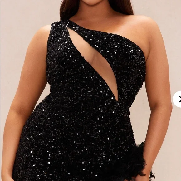 Elegant Black Sequin Dress - Picture 3 of 3